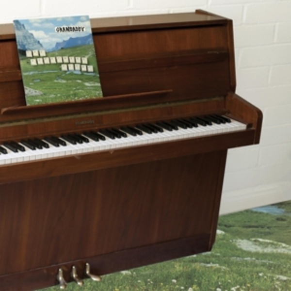 Cover GRANDADDY, sophtware slump on a wooden piano