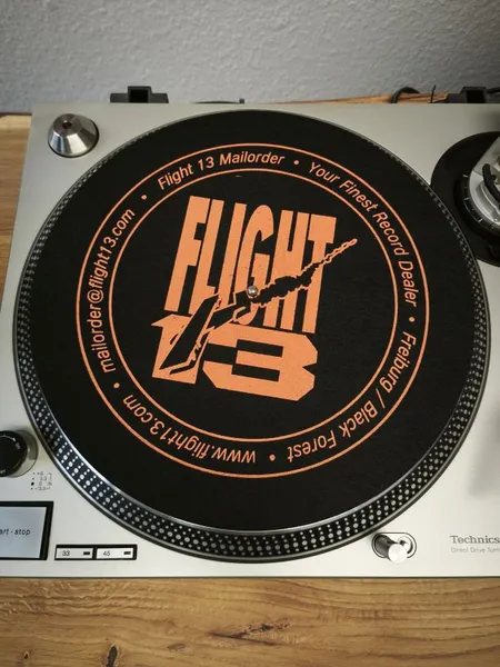 SLIPMAT FLIGHT 13 – logo_orange on black (Zubehör)
