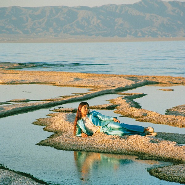 Cover WEYES BLOOD, front row seat to earth