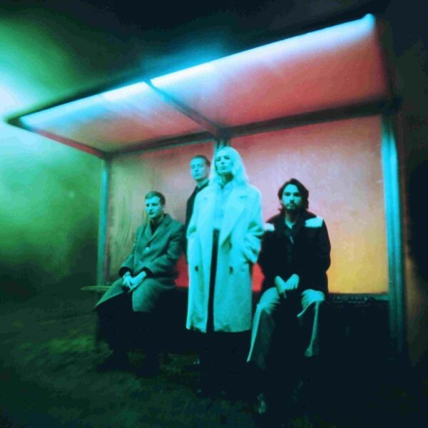 Cover WOLF ALICE, blue weekender
